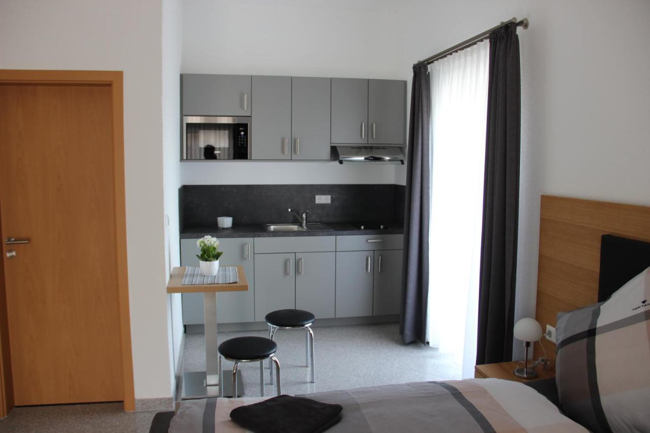 Aparthotel Zum Kreuzritter Wuestenrot Exterior foto